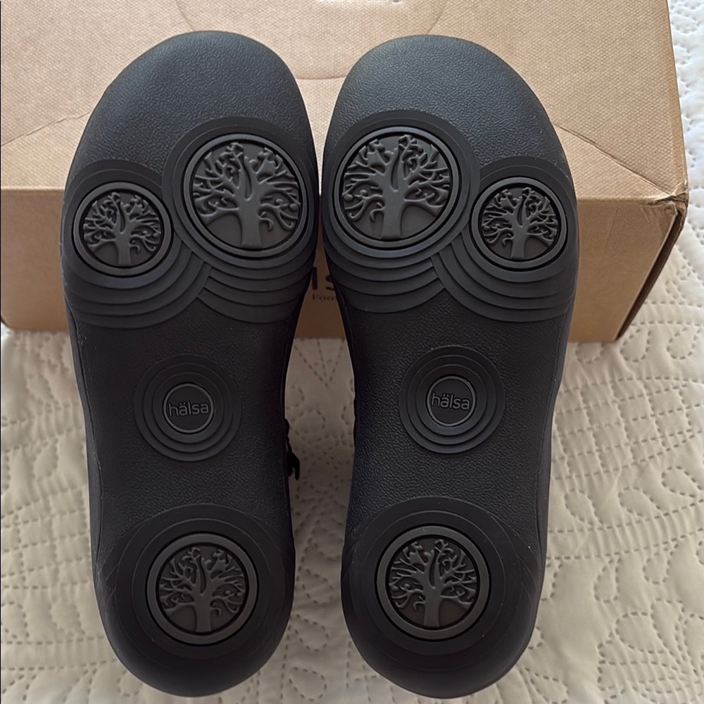 Halsa Footwear Black Chelsea Ankle Boots - Picture 3 of 4